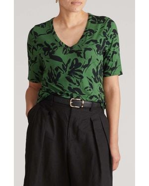 UNIVERSAL STANDARD Lily Liquid Jersey V-Neck T-Shirt - Green