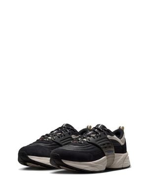 Nike Trunner O/S Sneaker - Black