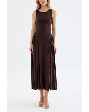 Monlicia Elaris Sleeveless Stretch Maxi Dress - Brown