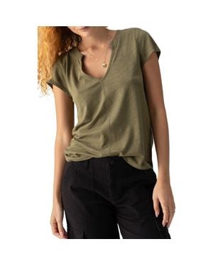 Sanctuary The New Girl Split Neck T-Shirt - Green