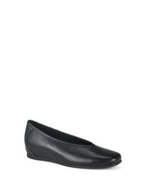 BareTraps Ryalie Faux Leather Flat - Black