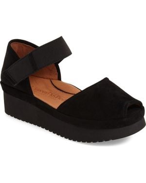 L'amour Des Pieds Amadour Platform Sandal - Black