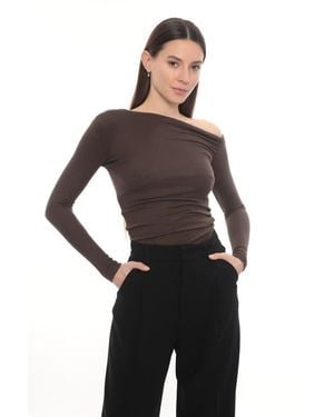 Monlicia Lune Asymmetric Off-Shoulder Long Sleeve Stretch Top - Black