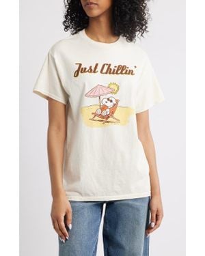 THE VINYL ICONS Peanuts Snoopy Just Chillin' Cotton Graphic T-Shirt - White