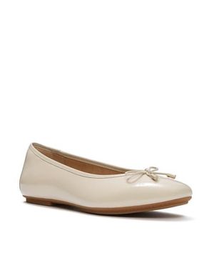 Fitflop Delicato Bow Textured Patent Leather Ballet Flats - Natural