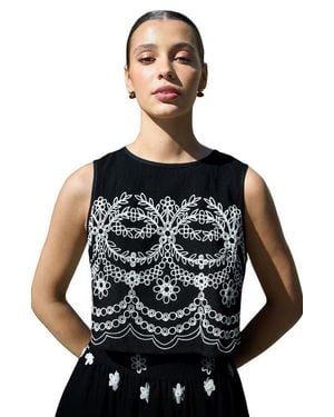 Yumi' Embroidered Crop Top - Black