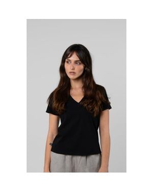 LEISURE LAB Supima V-Neck - Black