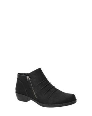 Easy Street Jacoba Bootie - Black