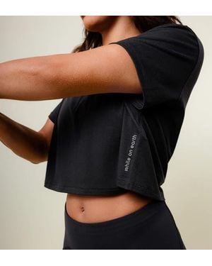 while on earth™ Range Tee - Black