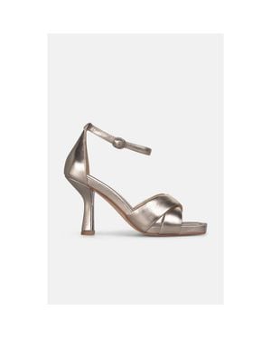 Alma En Pena. Crossed Strap Heel Sandal - White