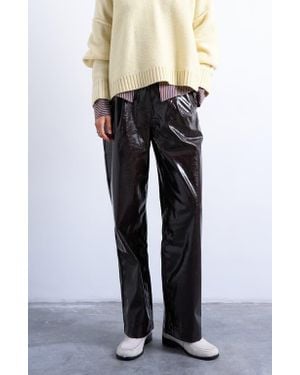 TOPSHOP Pleat Front Straight Leg Faux Leather Pants - Brown