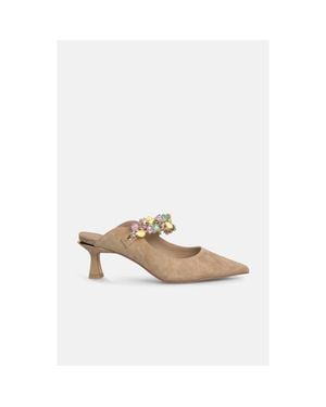 Alma En Pena. Slingback Pumps With Rhinestone Strap - White