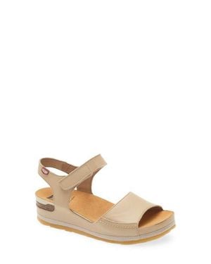 On Foot Cynara Platform Sandal - Natural
