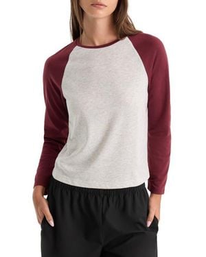 GOOD AMERICAN Long Sleeve Raglan T-Shirt - Red