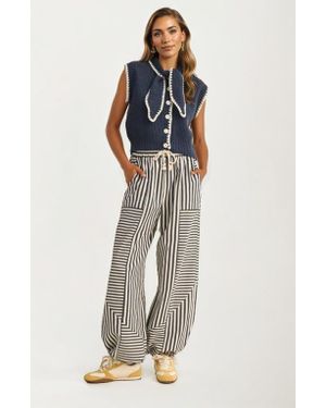 Knit & Lounge Sleeveless Knit Oversized Bow Collar Contrast Trim Vest - Blue