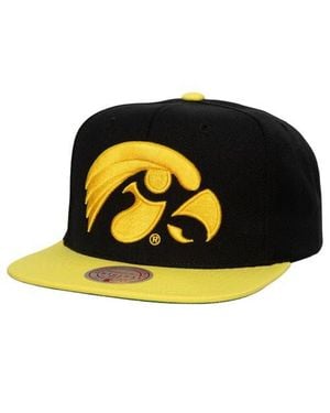 Mitchell & Ness Iowa Hawkeyes 2-Tone 2.0 Snapback Hat - Yellow