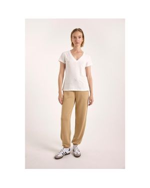 Brodie Cashmere Relaxed Fit Cotton V-Neck T-Shirt - Pink