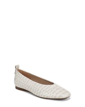 27 EDIT Naturalizer Carla Flat - White