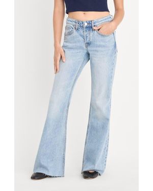 GOOD AMERICAN Raw Hem Low Rise Relaxed Flare Jeans - Blue