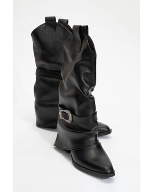 Prologue Shoes Okus Buckle Block Heel Boot - Black