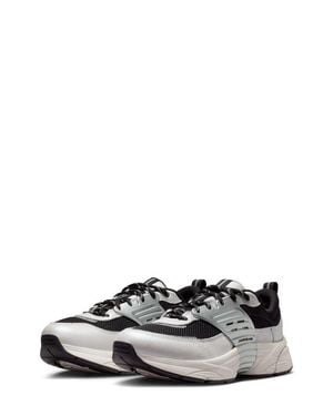 Nike Trunner O/S Sneaker - White