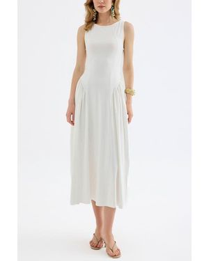 Monlicia Elaris Sleeveless Stretch Maxi Dress - White