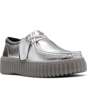 Clarks Torhill Bee Chukka Sneaker - Gray
