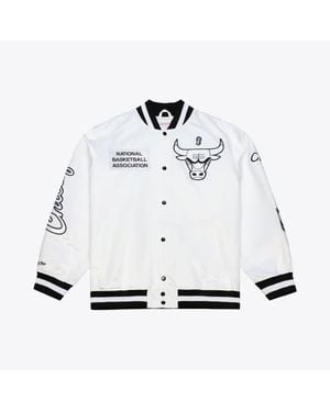 Mitchell & Ness Chicago Bulls Arctic Lightweight Full-Snap Satin Jacket - White