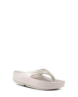 OOFOS Oomega Flip Flop - White
