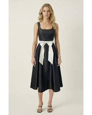Modenaire Sleeveless Contrast Bow Midi Dress - Natural