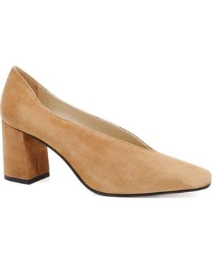 Amalfi by Rangoni Felice Pump - Natural