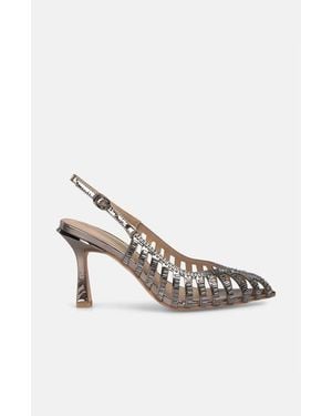 Alma En Pena. Metallic Grilled Pumps - White