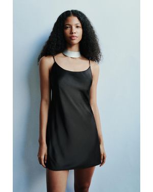 Pull&Bear Korte Jurk Met Zijdeachtig Effect - Zwart