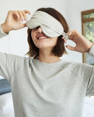 Quince Mulberry Silk Beauty Sleep Mask - Gray
