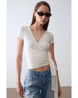 Dilvin Crop-Wrap-Bluse Mit Bindungsdetail - Weiß