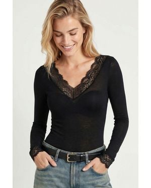 Happiness İstanbul Spitzen V-Ausschnitt Slim-Fit Bluse - Schwarz