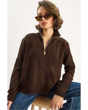 Bianco Lucci Bestickter Pullover Mit Reißverschlusskragen - Braun