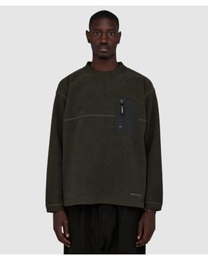 and wander Pe Warm Pile Crewneck Sweater (Charcoal - Black