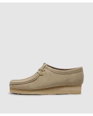 Clarks Wallabee Shoe (Maple Suede - White