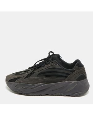 Yeezy Boost 700 V2 Size 44 Knit Fabric And Suede Vanta Low Top Sneakers - Black