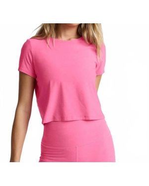 Beyond Yoga Featherweight Supreme Cropped Tee - Pink