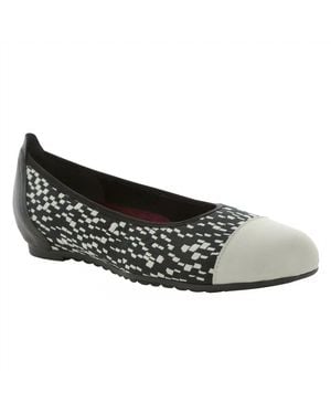 Munro Henlee Flats - Black
