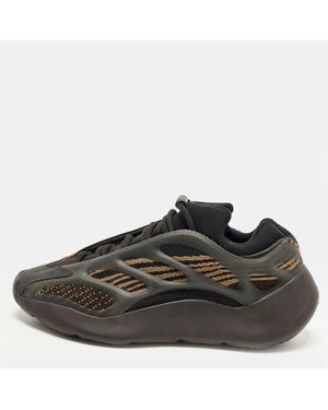 Yeezy Boost 700 V3 Clay Size 40/ Mesh And Rubber Sneakers - Black