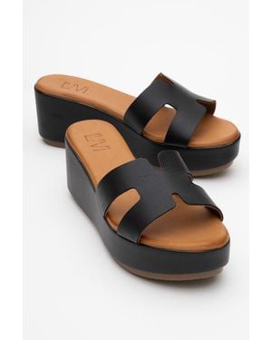 Forever & Always Shoes Lia Leather Platform Sandal - Black