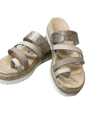 Very G Groove Sandals - Metallic