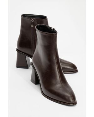 Prologue Shoes Maura Block Heel Boot - Brown