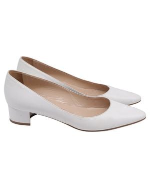 Manolo Blahnik Pointed-Toe Low-Heeled Pumps - White