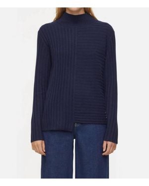 Closed Turtle Neck Pullover - Blue