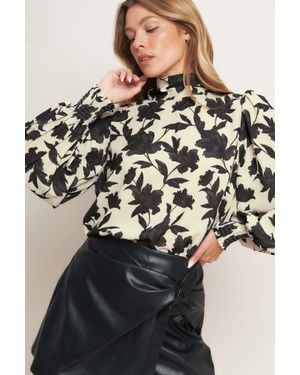 TRUEDAMES Freedom Floral Statement Woven Top - Black