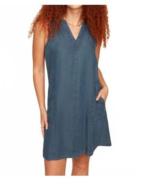Renuar Woven V-Neck Dress With Pockets - Blue